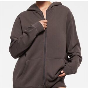 Skims FRENCH TERRY OVERSIZED ZIP UP
HOODIE | IRON